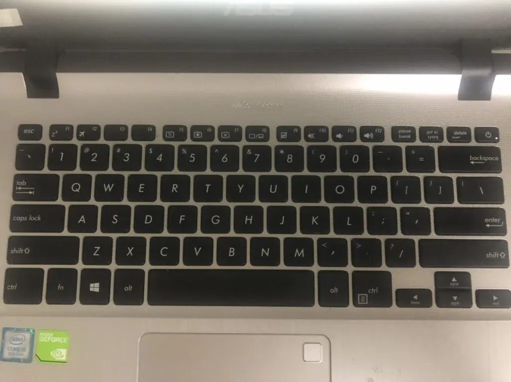 Có bao nhiêu phím trên bàn phím máy tính?